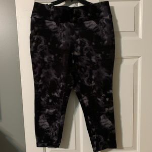 Black gray camo capri leggings NWT